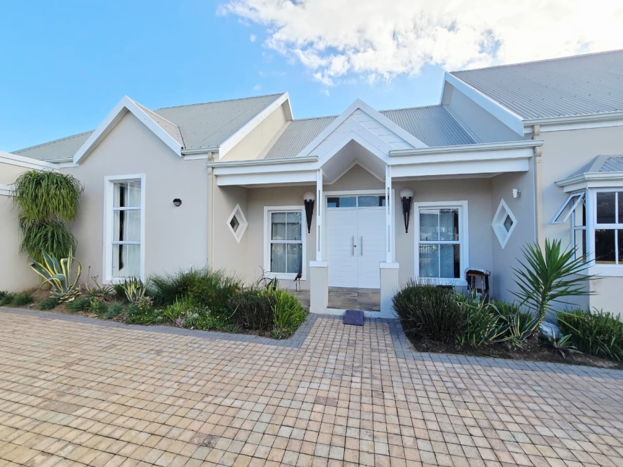 5 Bedroom Property for Sale in Kingswood Golf Estate Western Cape
